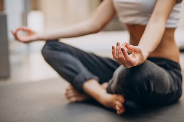 Health&Care  Yoga no trabalho: Veja as vantagens de adotar essa